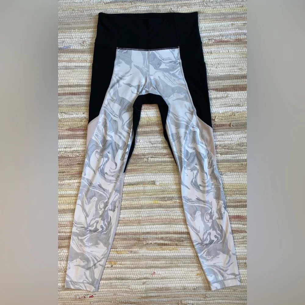 Athleta Powervita Marble Salutation leggings Size S - Picture 4 of 9